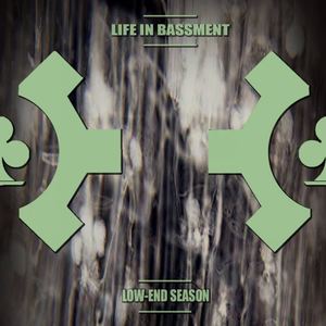 Life in Bassment《Floats(Original Mix)》[MP3_LRC]